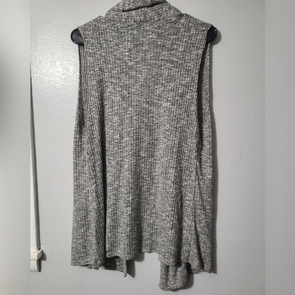Soft Knit Sleeveless Cardigan - Picture 2 of 4